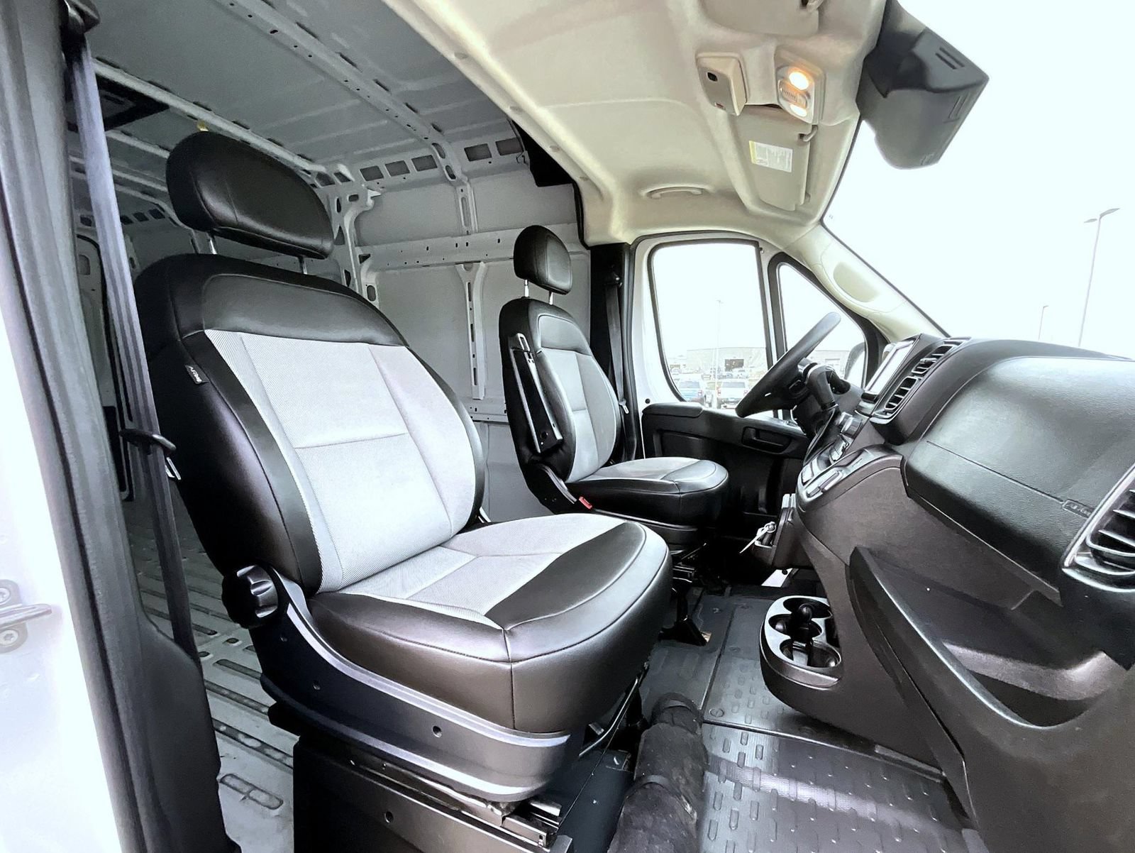 Used 2025 RAM ProMaster 3500 w/ Convenience Group FWD image 16