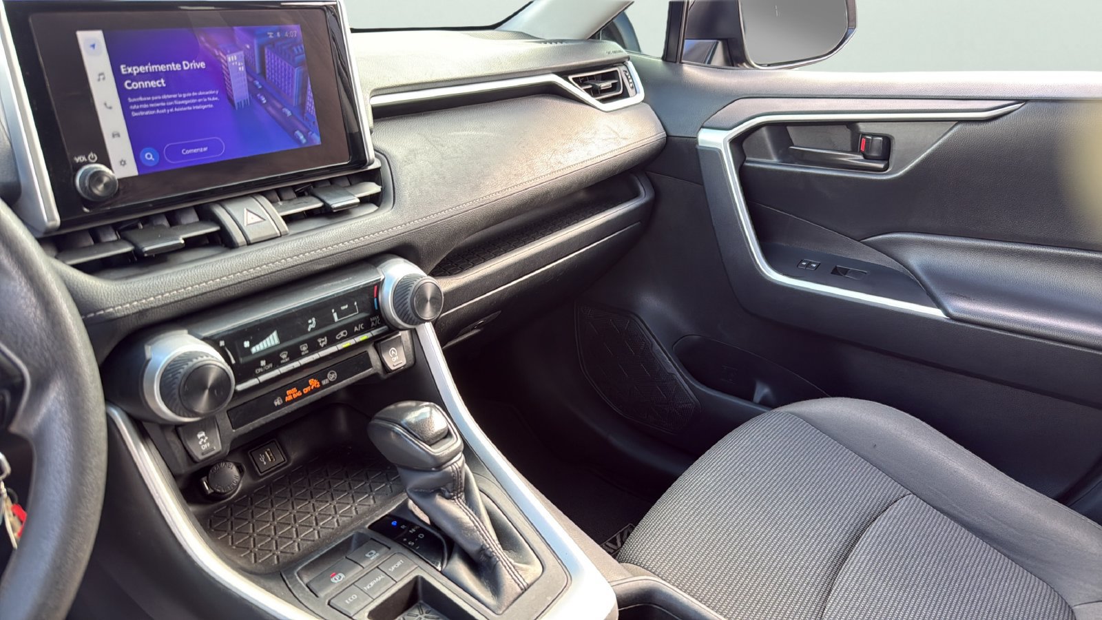 Used 2024 Toyota RAV4 LE FWD image 13