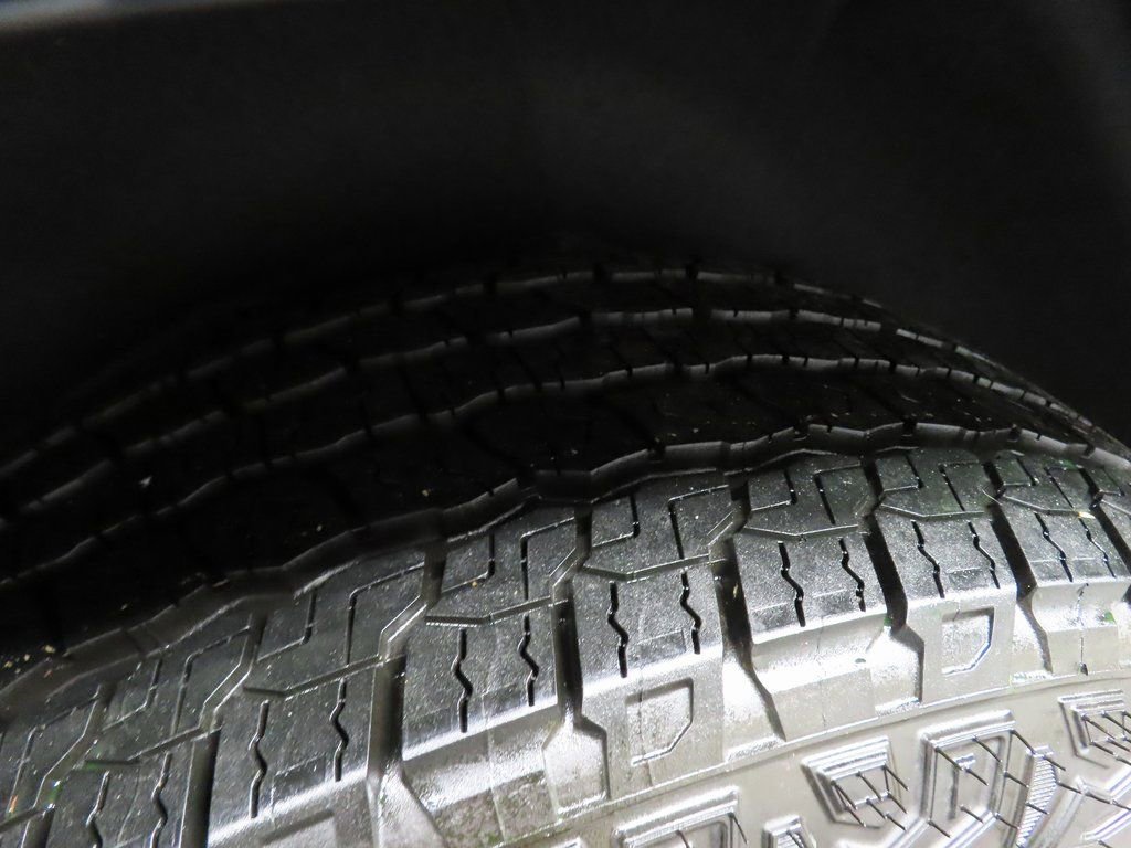 Used 2025 Chevrolet Suburban Z71 w/ Z71 Off-Road Package AWD/4WD image 39