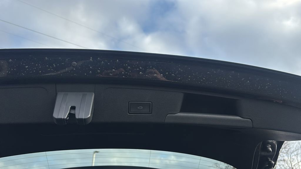 Used 2025 Volkswagen Atlas Cross Sport SEL Premium R-Line image 36