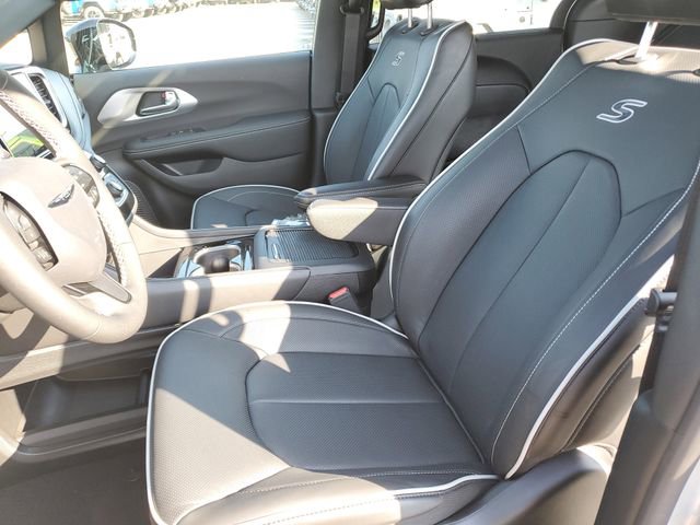 New 2026 Chrysler Pacifica Limited w/ S Appearance Package image 14