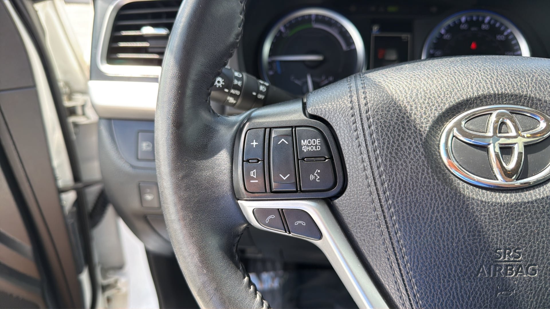 Used 2019 Toyota Highlander XLE AWD/4WD image 25