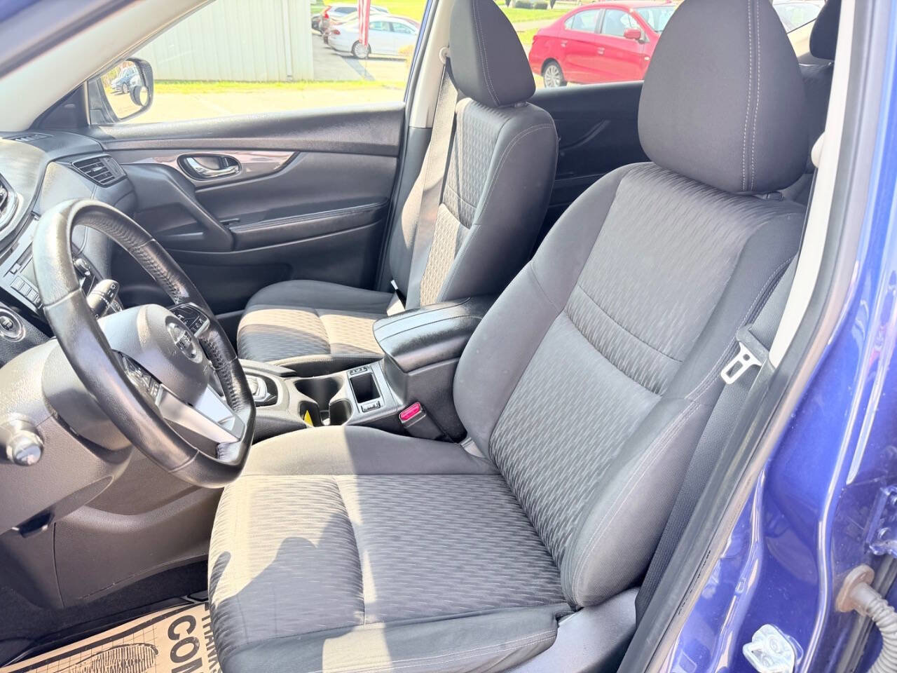 Used 2018 Nissan Rogue SV image 11