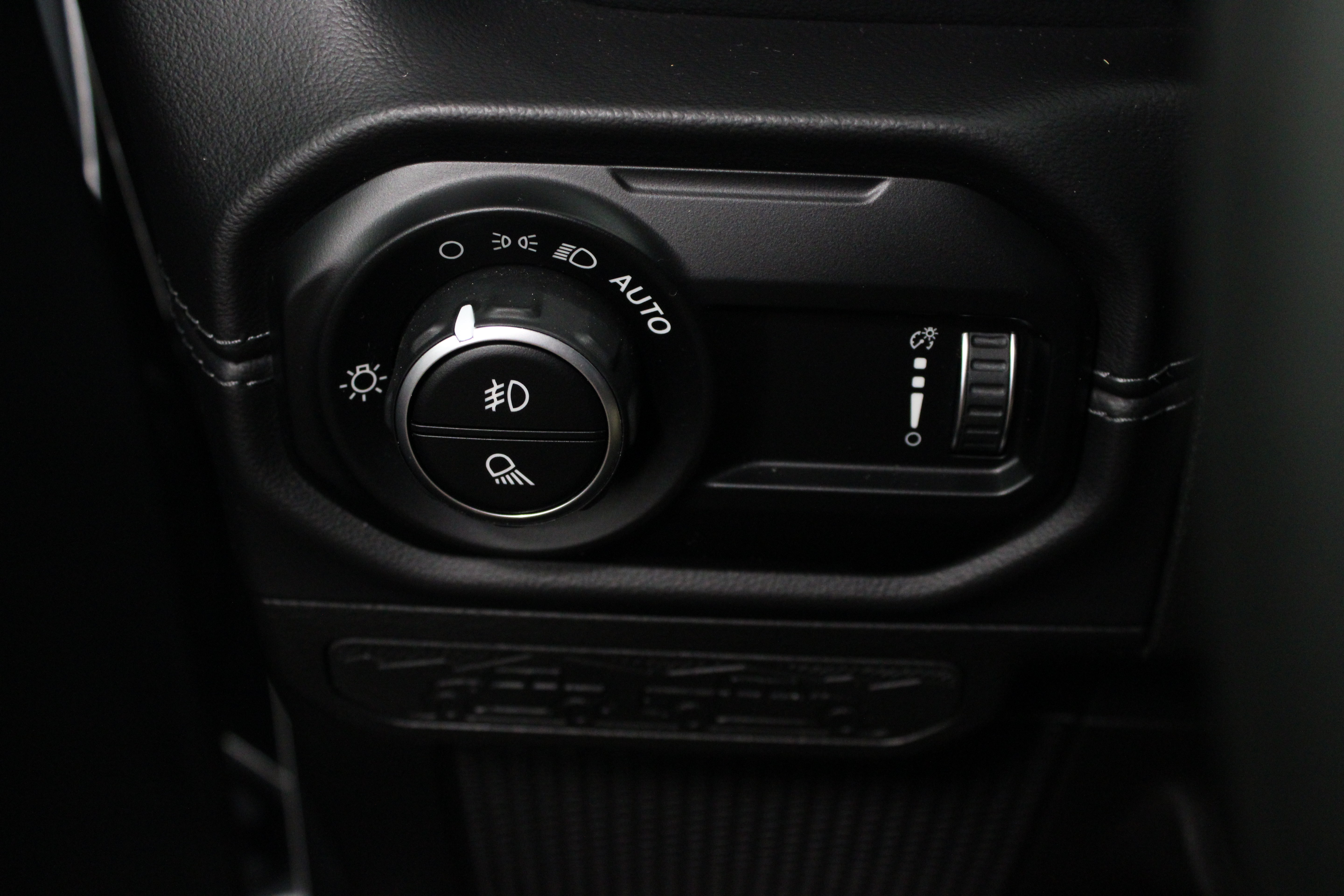 Used 2025 Jeep Gladiator Sport AWD/4WD image 24
