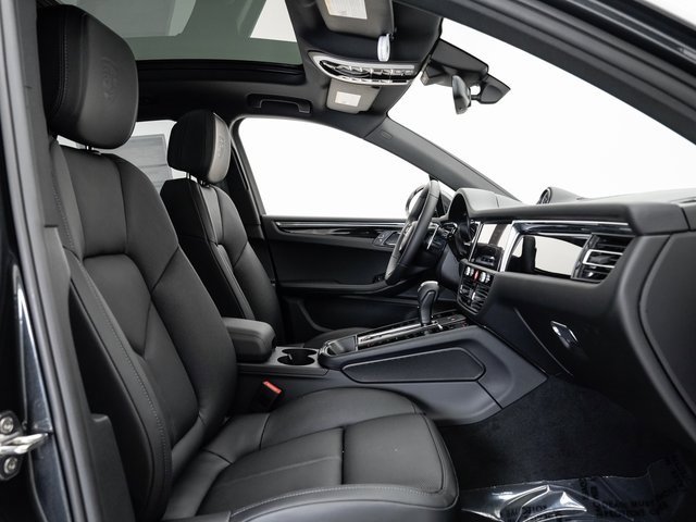 Used 2025 Porsche Macan image 24