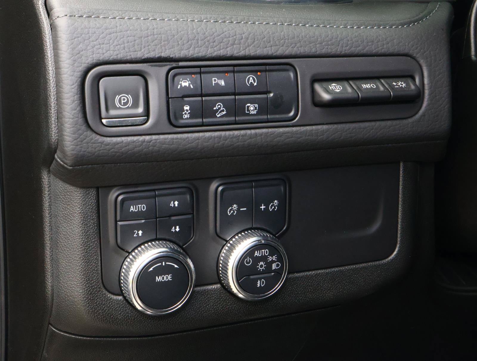 Used 2024 GMC Yukon Denali AWD/4WD image 24