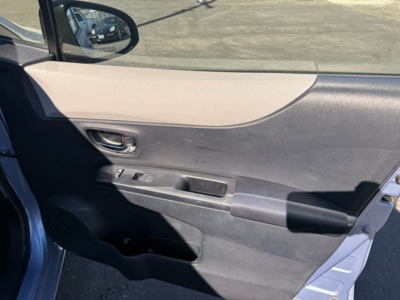 Used 2013 Toyota Yaris LE FWD image 21