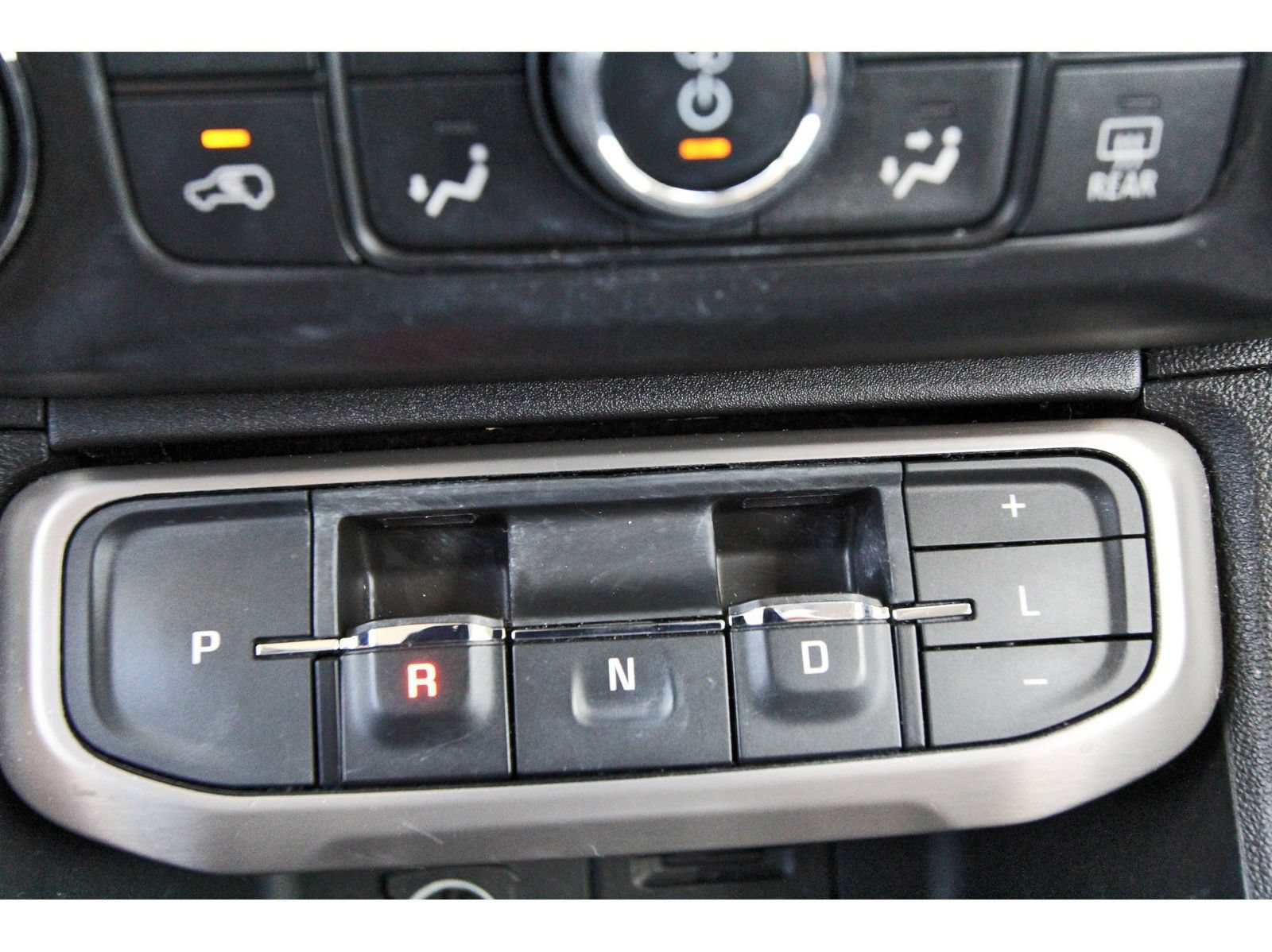 Used 2020 GMC Acadia Denali FWD image 25