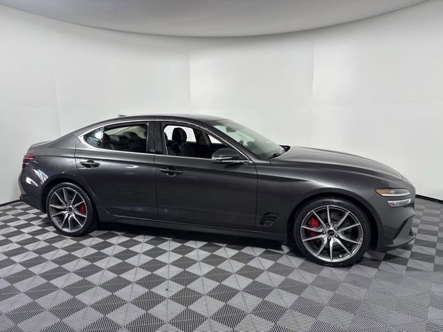 Used 2025 Genesis G70 2.5T image 9