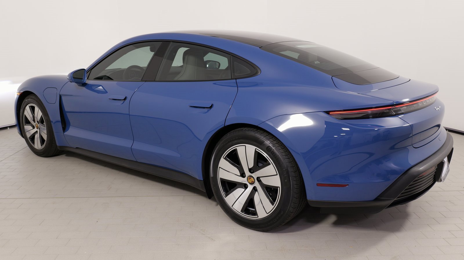 Used 2023 Porsche Taycan image 15