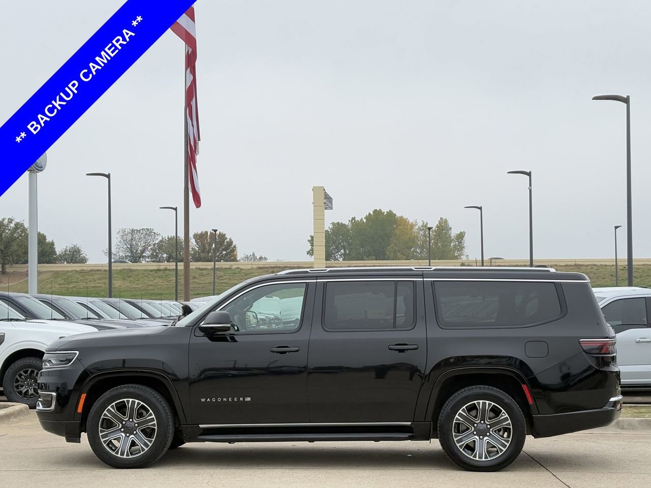 Used 2024 Jeep Wagoneer L Series II image 3