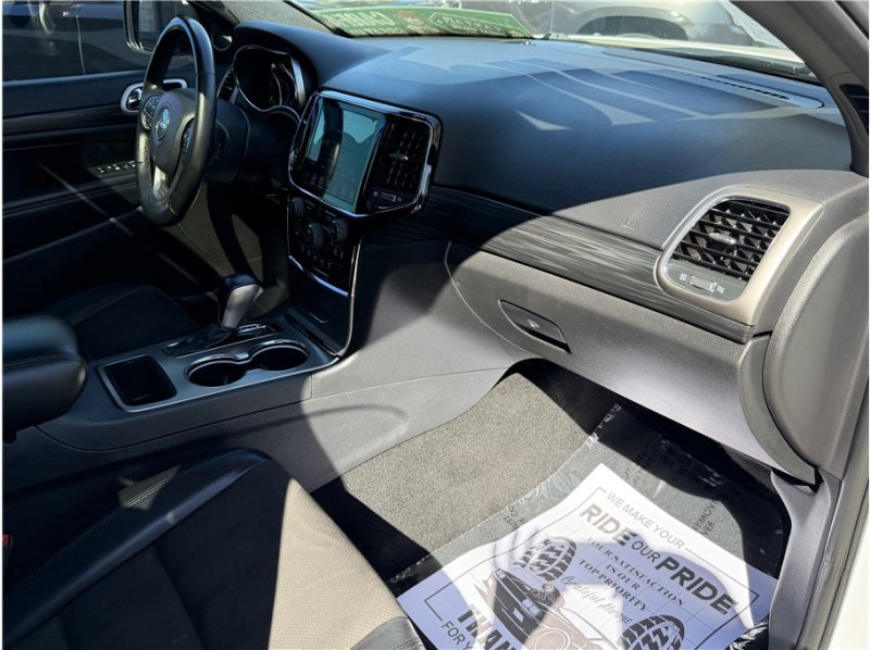Used 2020 Jeep Grand Cherokee Altitude AWD/4WD image 31