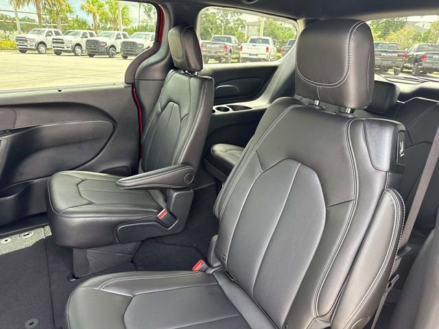 New 2026 Chrysler Pacifica Select image 10