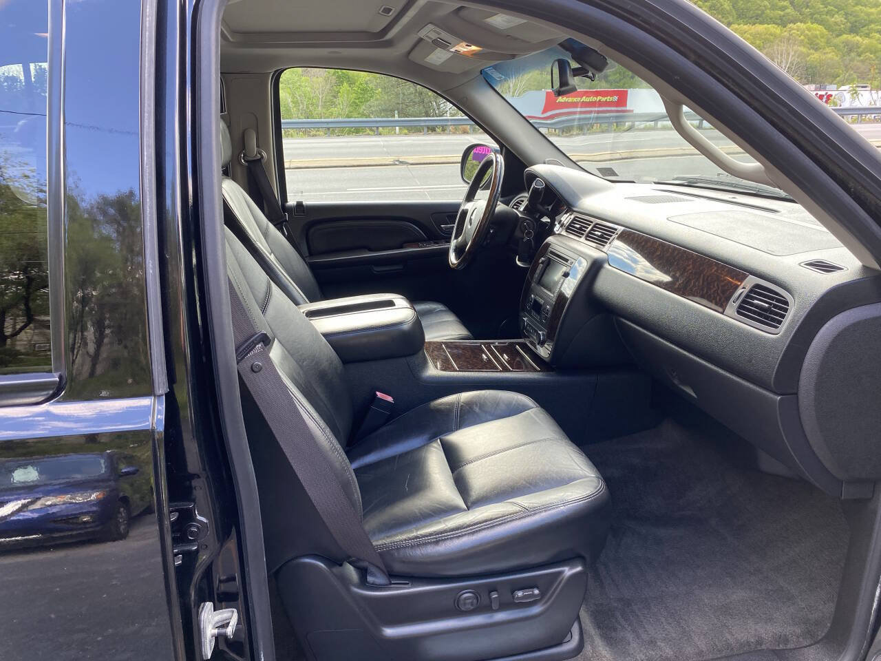 Used 2009 GMC Yukon XL Denali AWD/4WD image 17