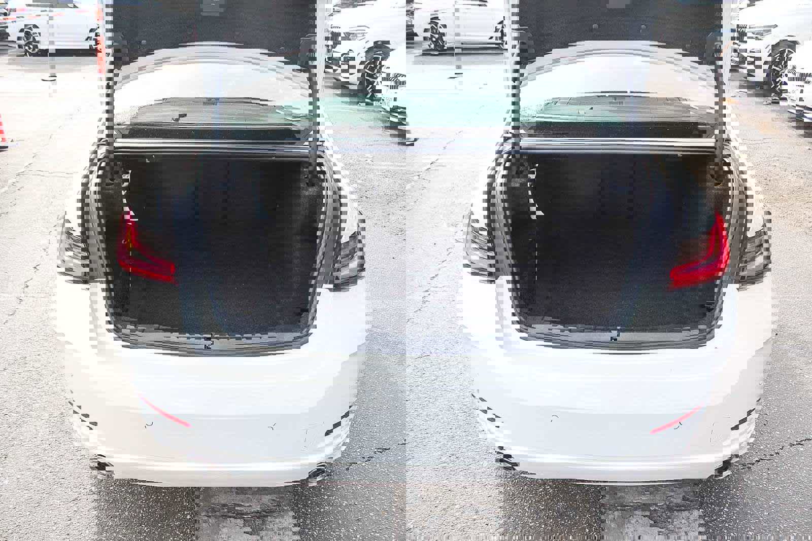 Used 2025 BMW 330i Sedan w/ Premium Package image 25