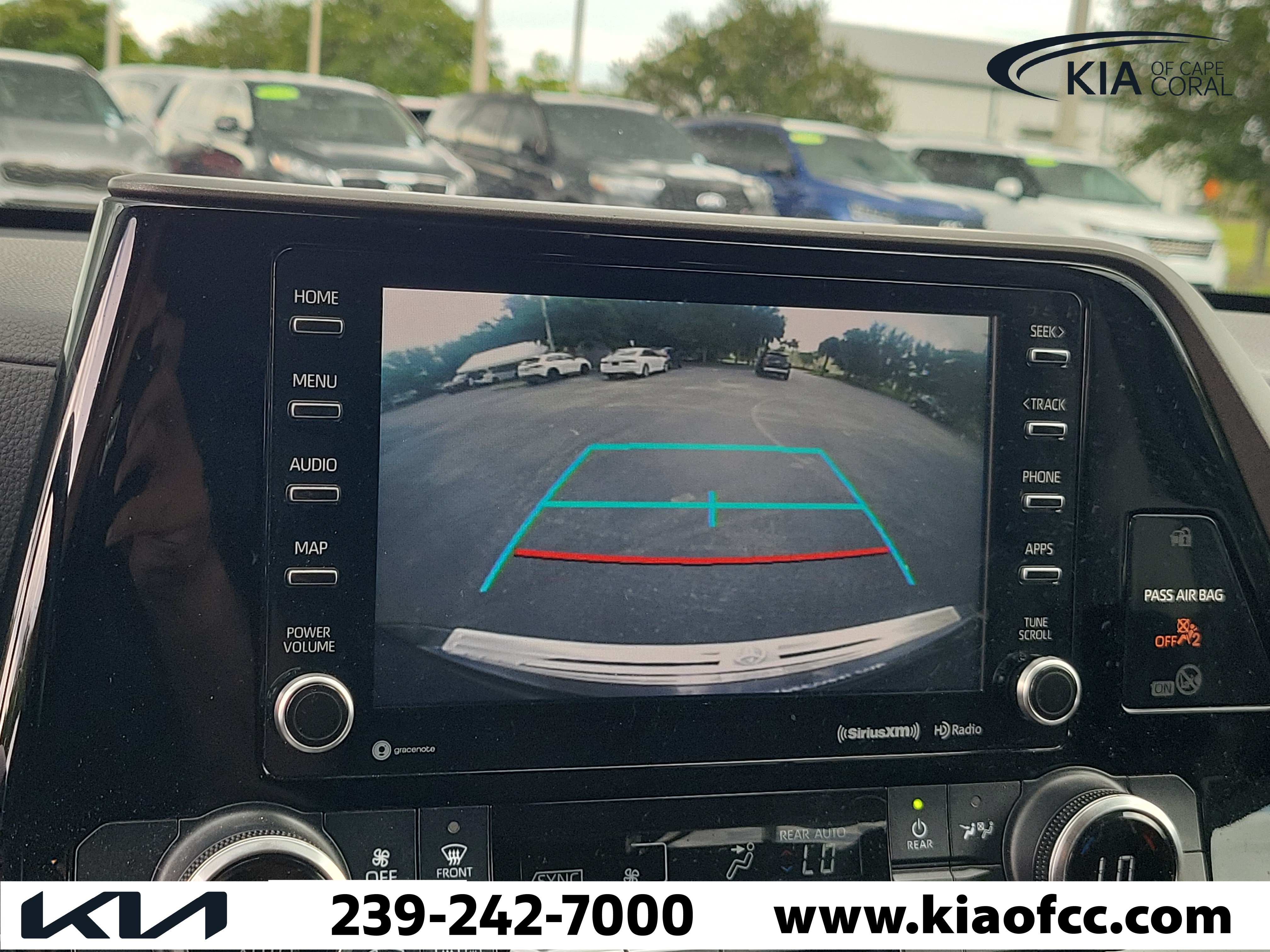 Used 2021 Toyota Highlander LE FWD image 27