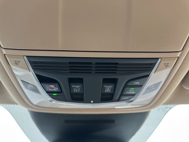 Used 2025 Acura MDX SH-AWD w/ Technology Package image 36