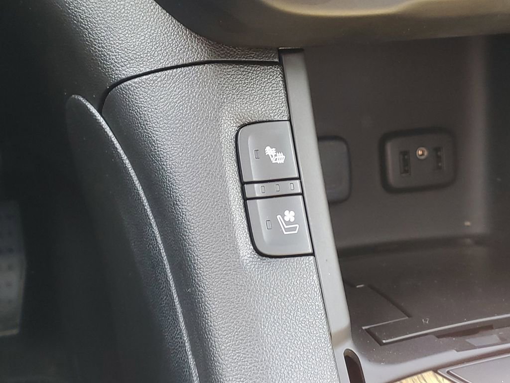 Used 2017 GMC Acadia Denali AWD/4WD image 32