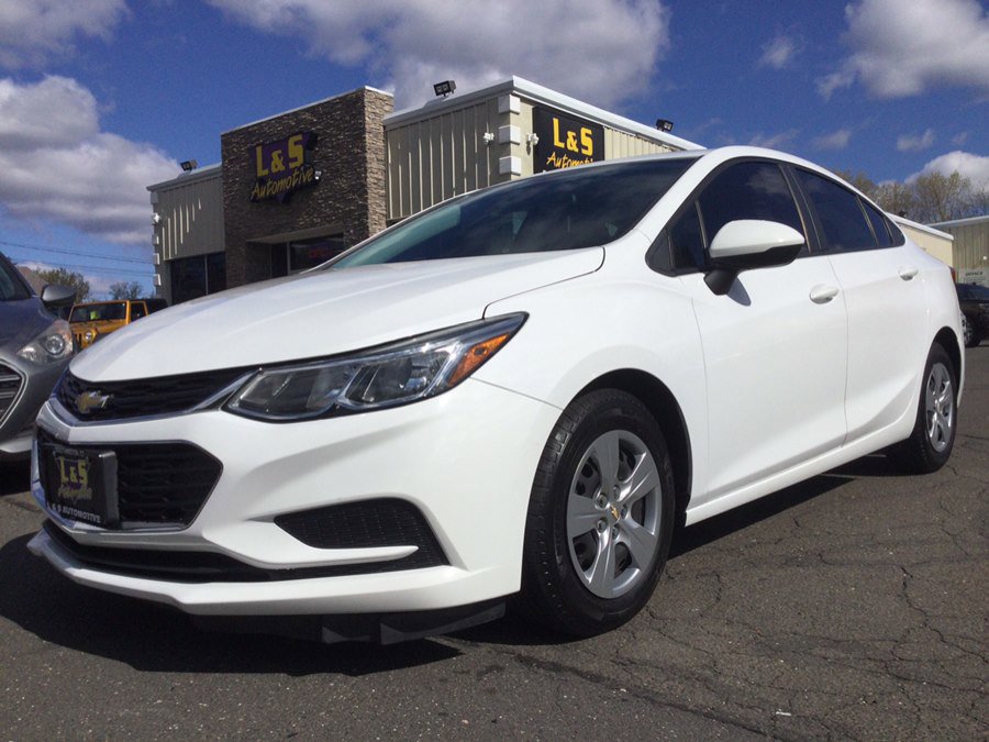 Used 2017 Chevrolet Cruze LS FWD image 2