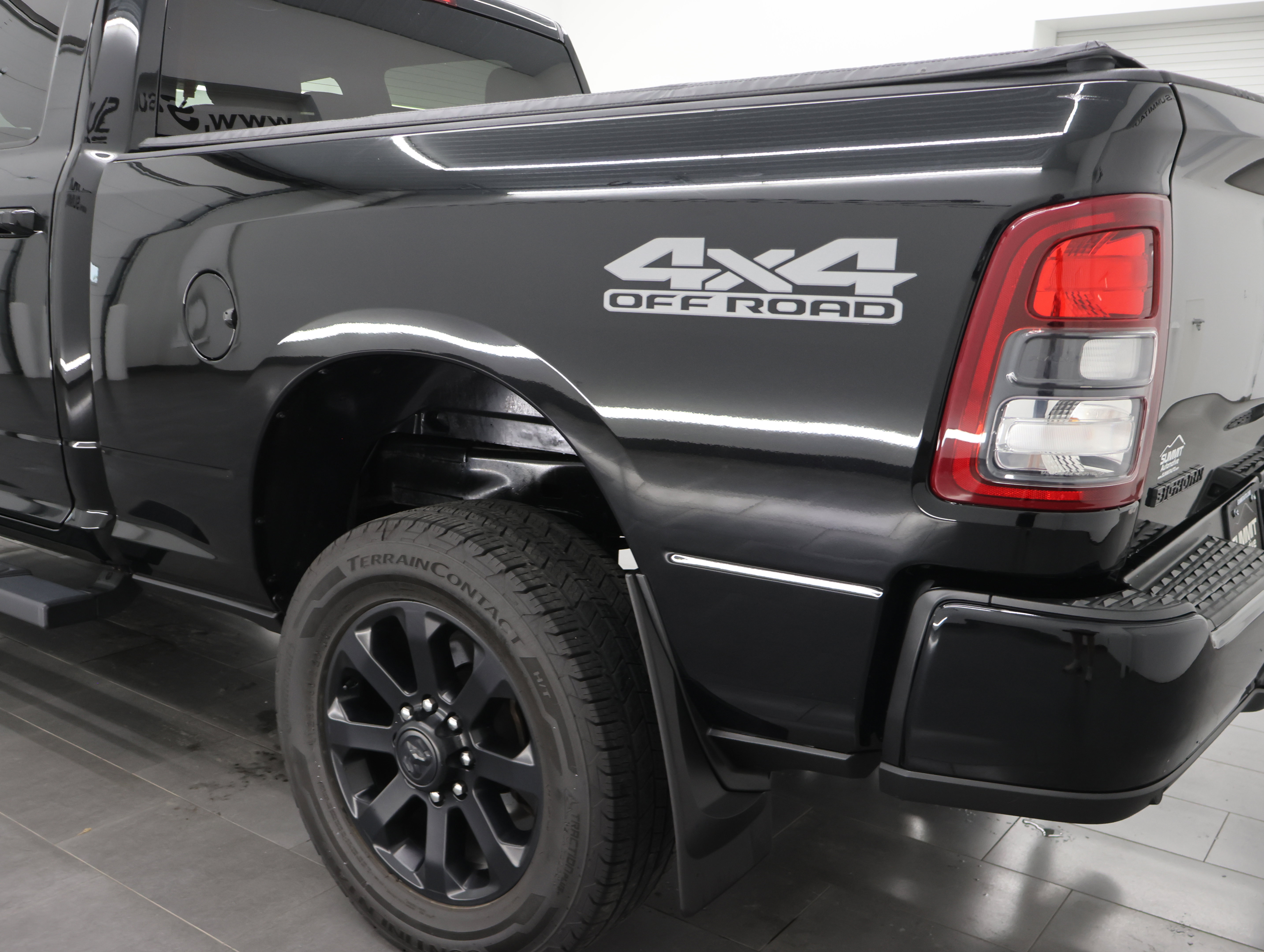 Used 2020 RAM 2500 Big Horn w/ Night Edition AWD/4WD image 32