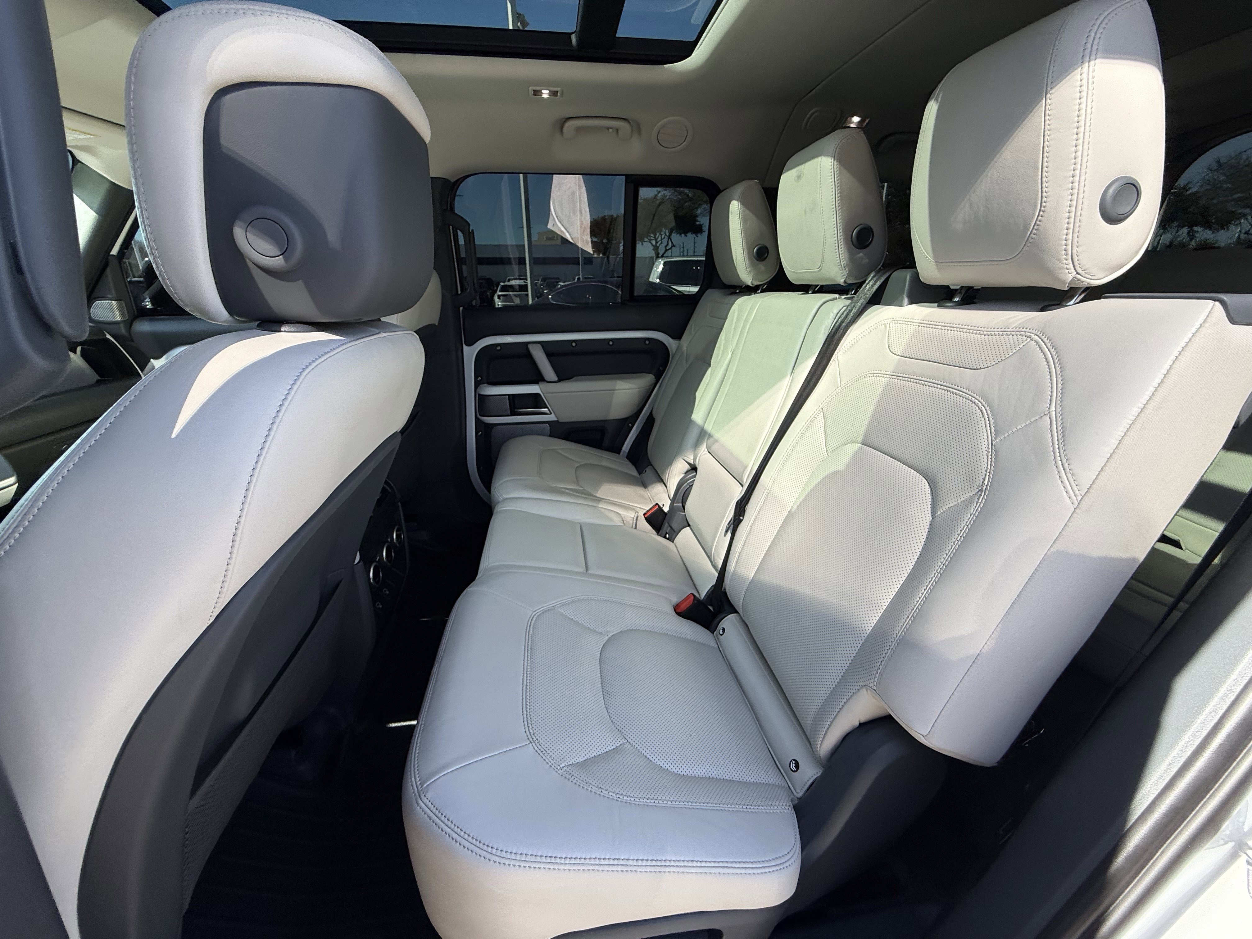 Used 2023 Land Rover Defender 130 First Edition image 29