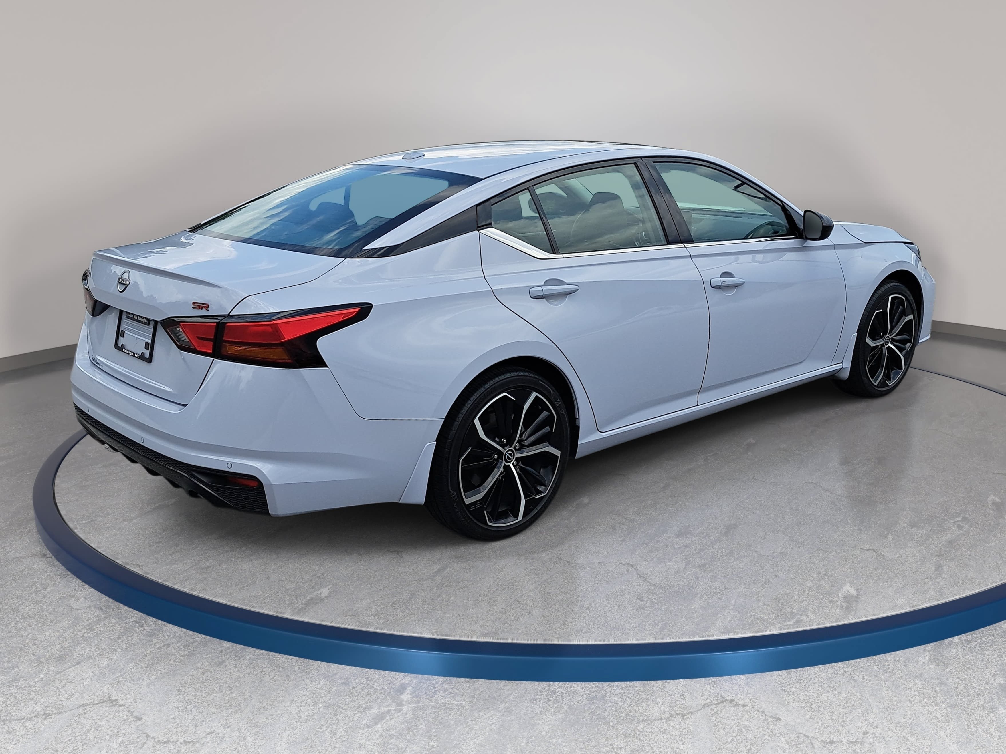Used 2025 Nissan Altima 2.5 SR w/ SR Premium Package FWD image 5