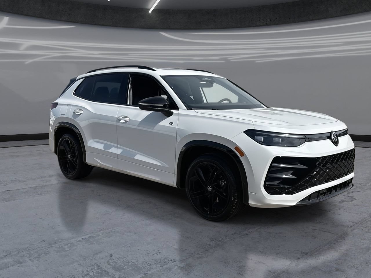 New 2026 Volkswagen Tiguan SE R-Line FWD image 2