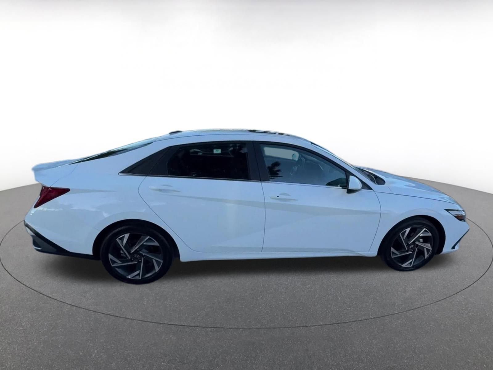 Used 2025 Hyundai Elantra SEL image 16