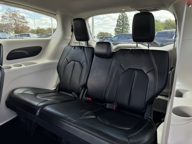 Used 2024 Chrysler Pacifica Touring-L FWD image 27