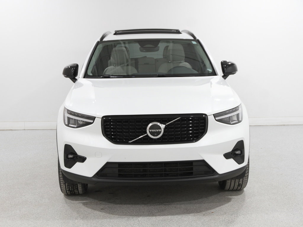 Used 2023 Volvo XC40 B5 Plus w/ Driver Assist Package image 2