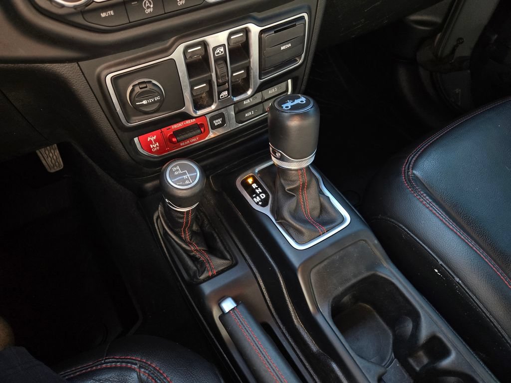 Used 2018 Jeep Wrangler Unlimited Rubicon w/ Dual Top Group AWD/4WD image 22