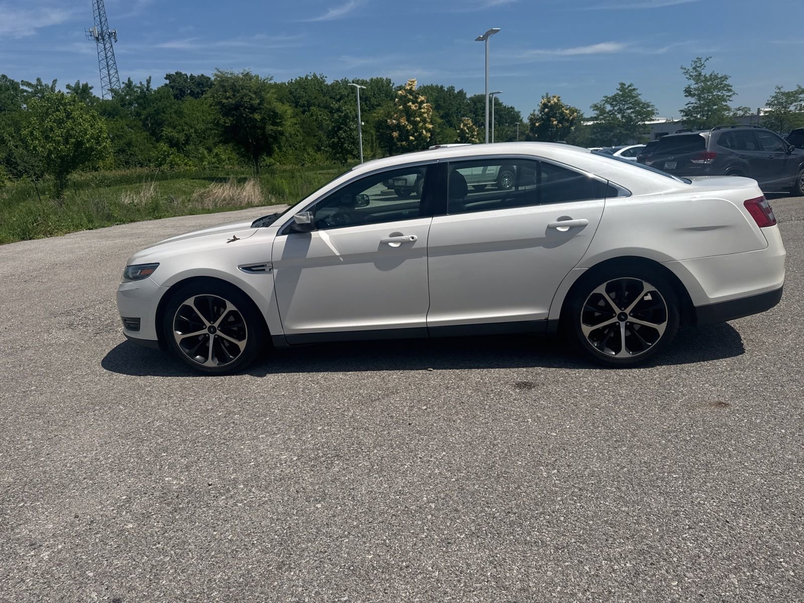Used 2015 Ford Taurus SEL w/ Equipment Group 201A AWD/4WD image 8