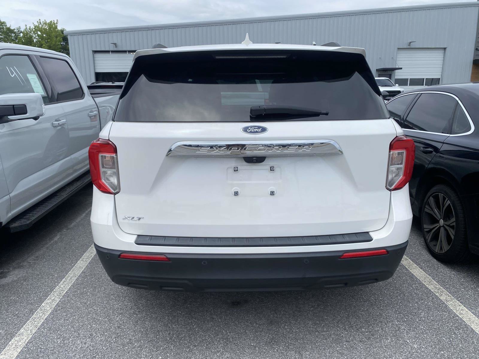 Used 2023 Ford Explorer XLT RWD image 5