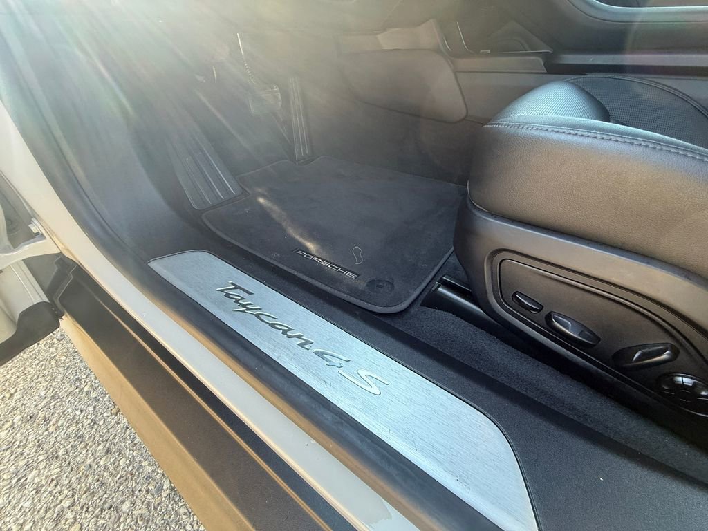 Used 2021 Porsche Taycan 4S image 23