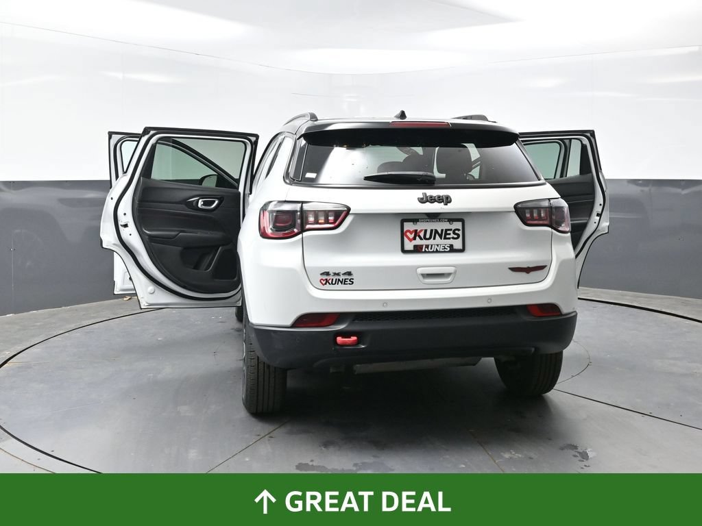 Used 2025 Jeep Compass Trailhawk AWD/4WD image 58