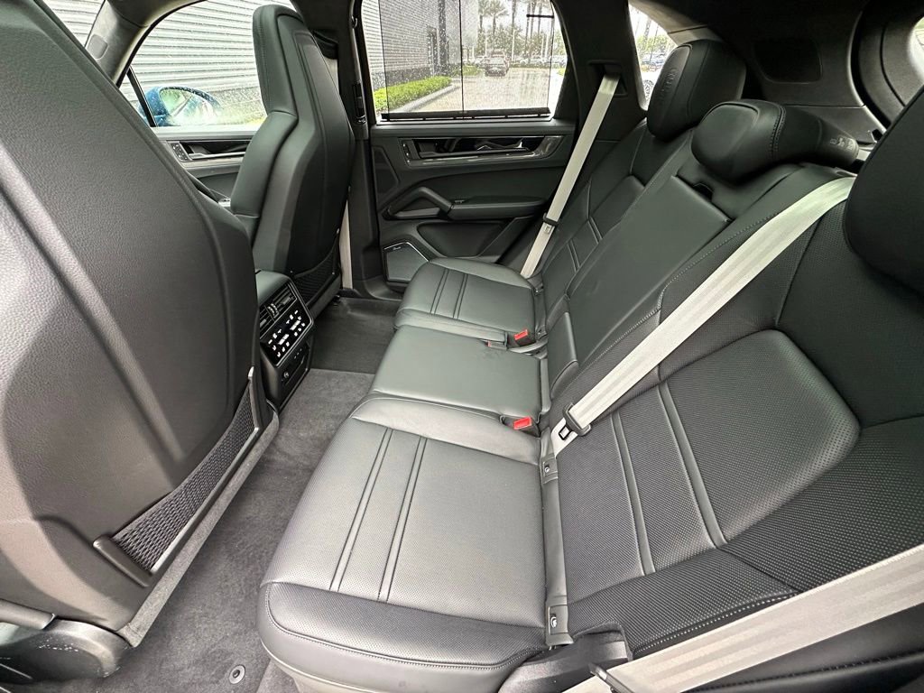 Certified 2025 Porsche Cayenne GTS AWD/4WD image 41