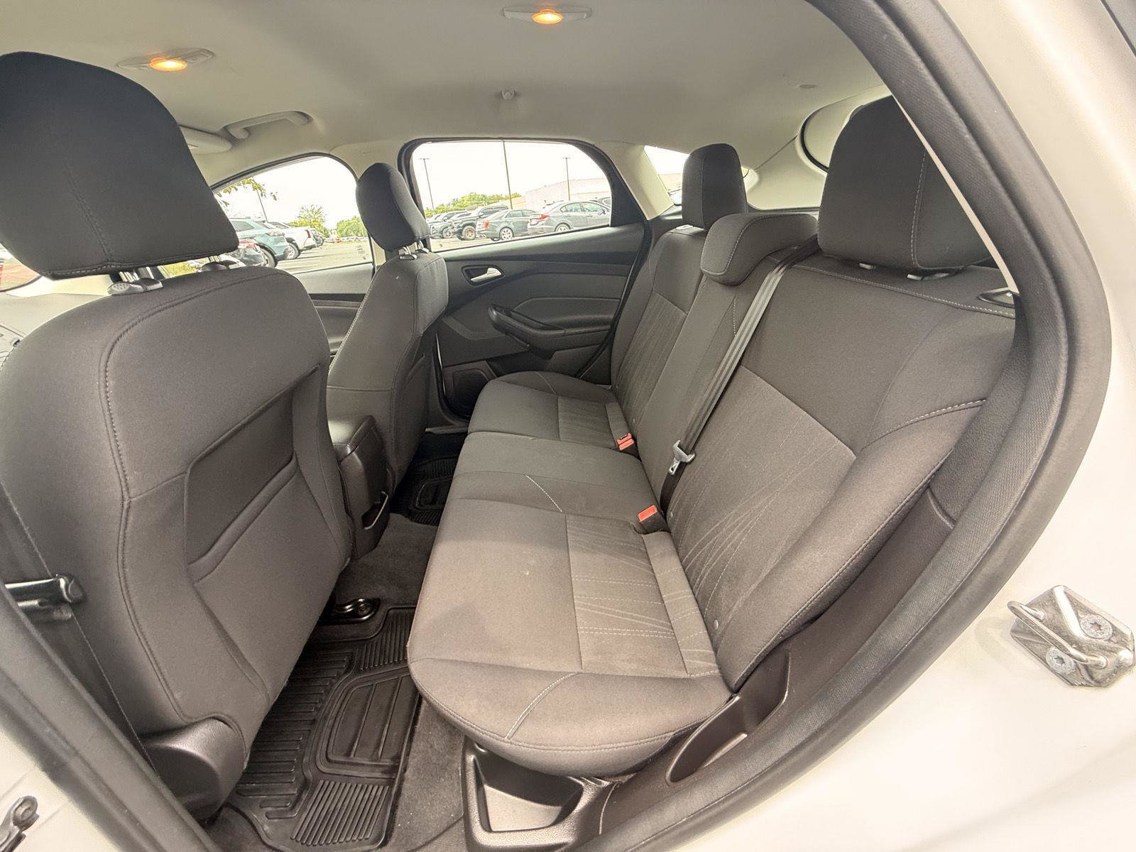 Used 2016 Ford Focus SE w/ SE Power Seat Package FWD image 16