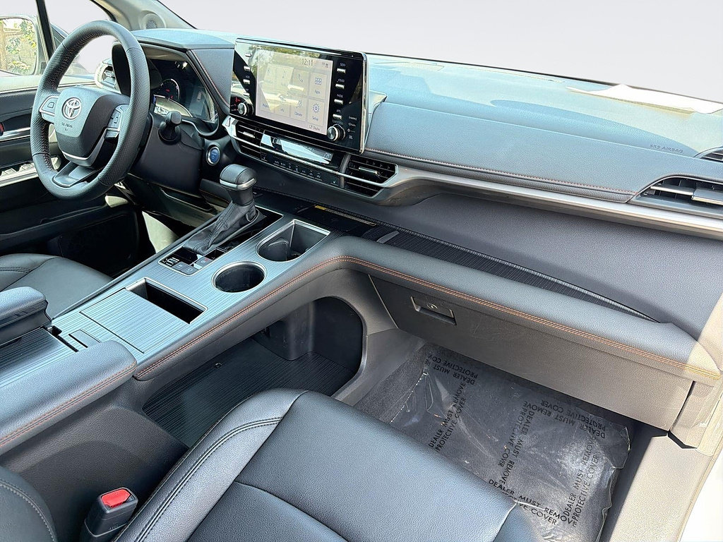 Used 2024 Toyota Sienna XSE w/ XSE Plus Package FWD image 33