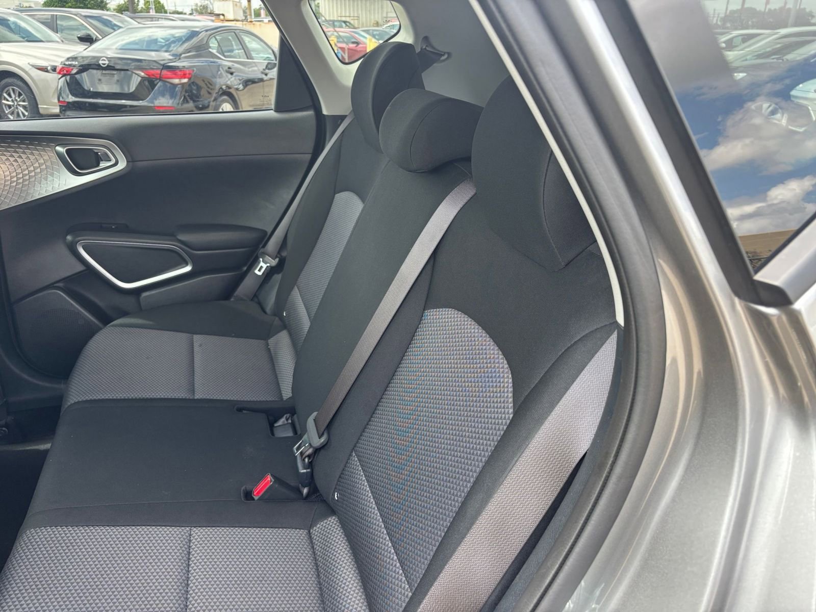 Used 2025 Kia Soul LX w/ LX Technology Package FWD image 35