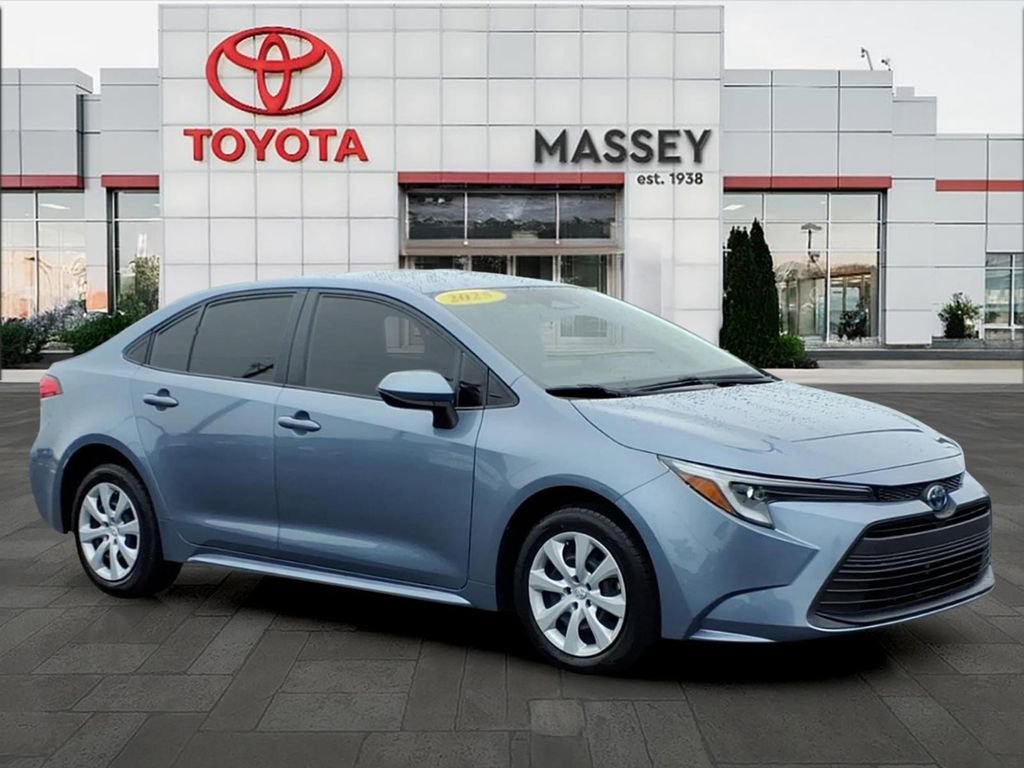Used 2025 Toyota Corolla LE FWD image 1