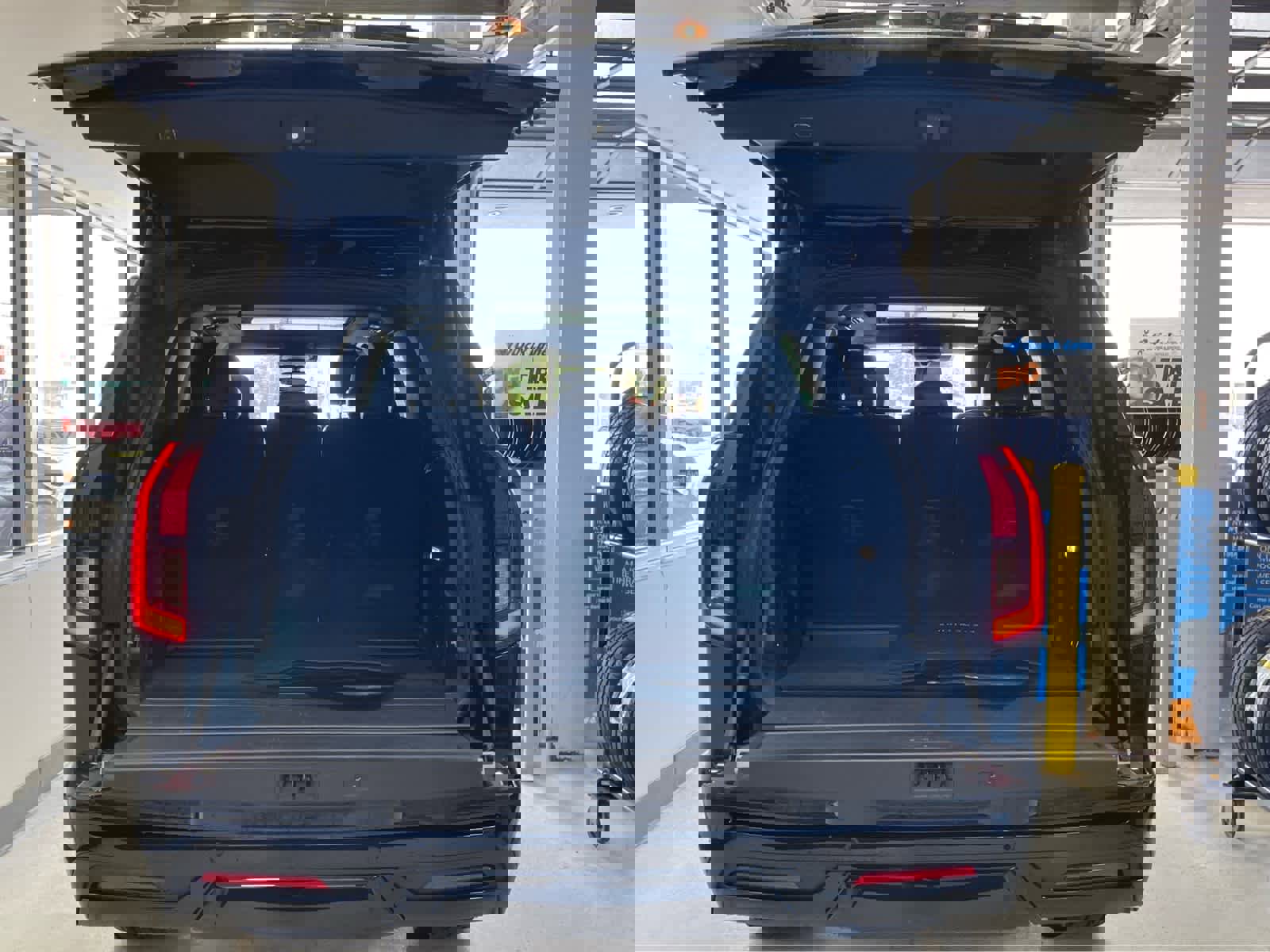 Used 2025 Ford Expedition Platinum w/ Stealth Performance Package AWD/4WD image 38