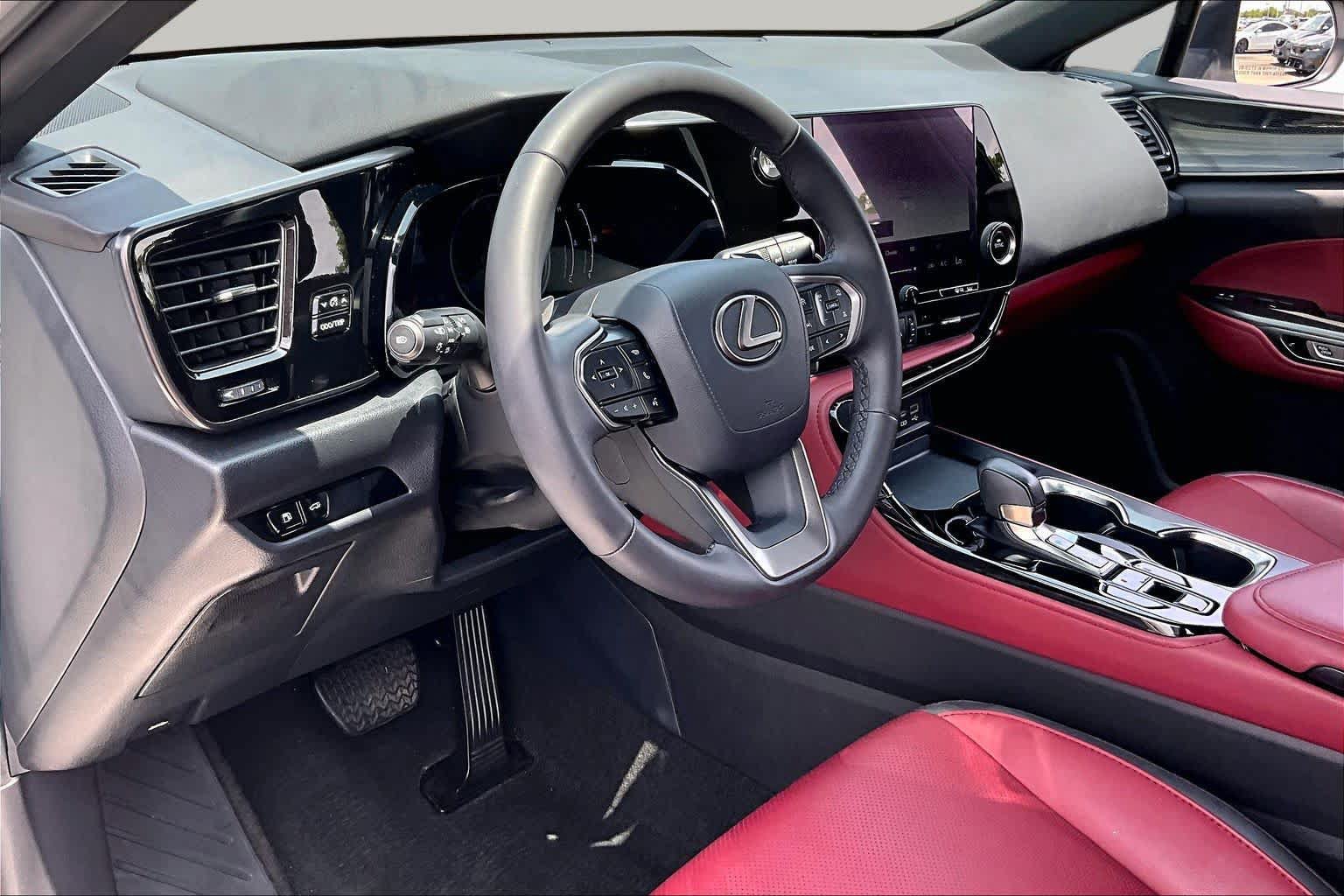 Used 2024 Lexus NX 250 FWD w/ Towing Package (2000 Lbs) image 15