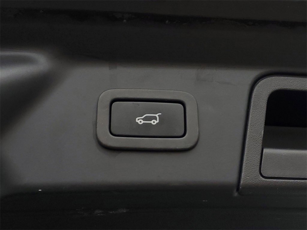 Used 2020 Land Rover Range Rover Velar S image 33