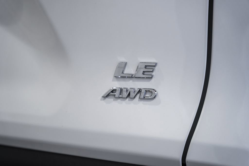 Used 2024 Toyota RAV4 LE image 7