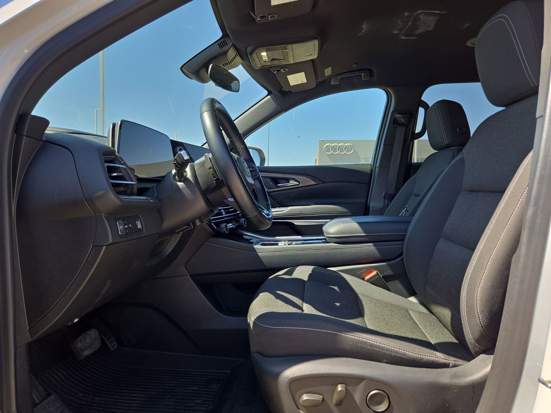Used 2024 Chevrolet Traverse LT FWD image 16