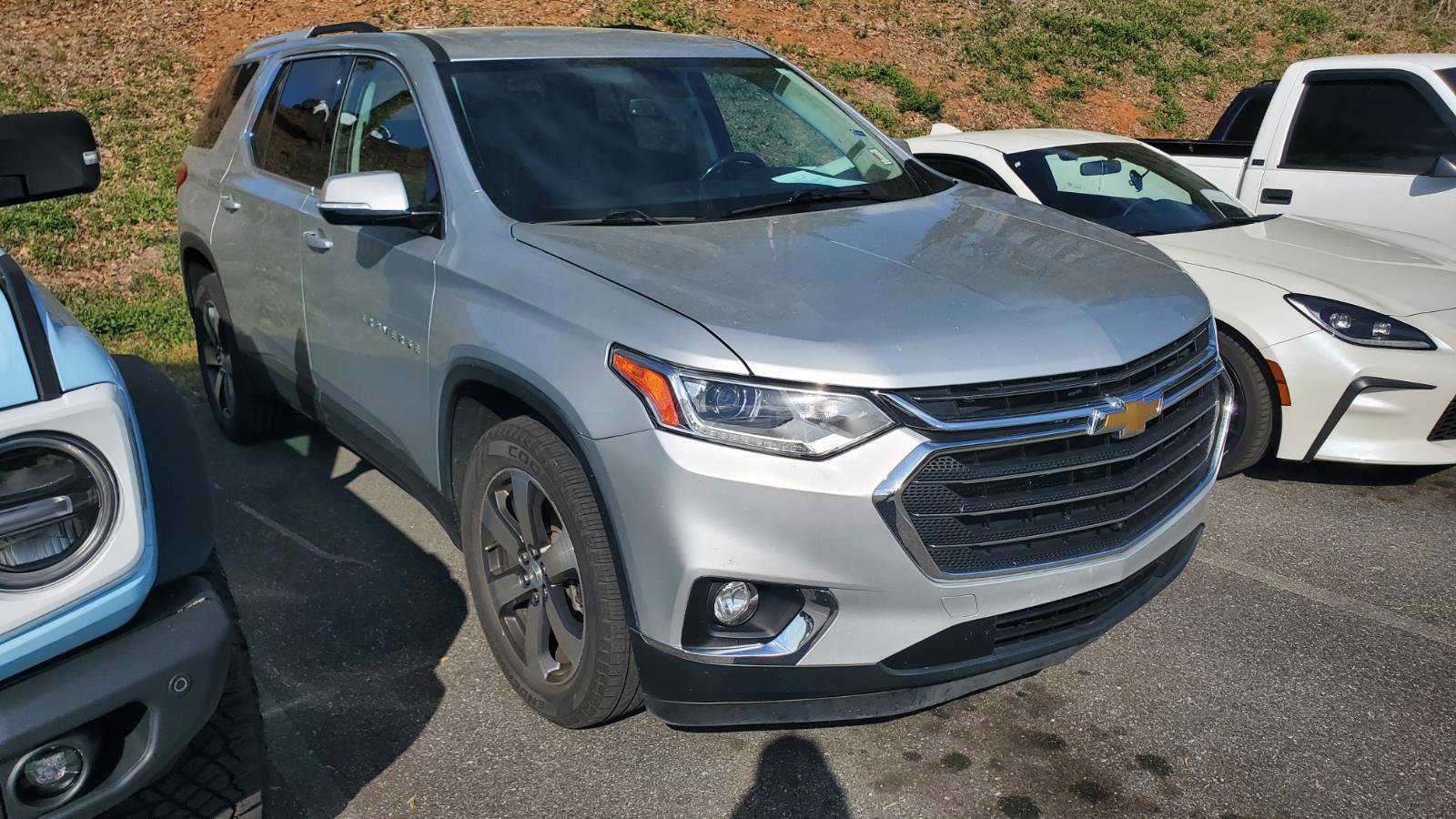 Used 2018 Chevrolet Traverse LT image 2