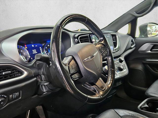Used 2021 Chrysler Pacifica Touring-L w/ S Appearance Package FWD image 9