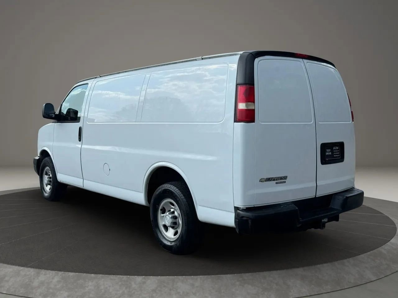 Used 2016 Chevrolet Express 2500 RWD image 6