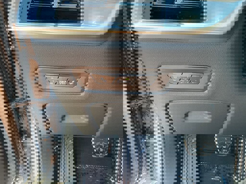 Used 2025 BMW X5 xDrive40i w/ Executive Package image 7