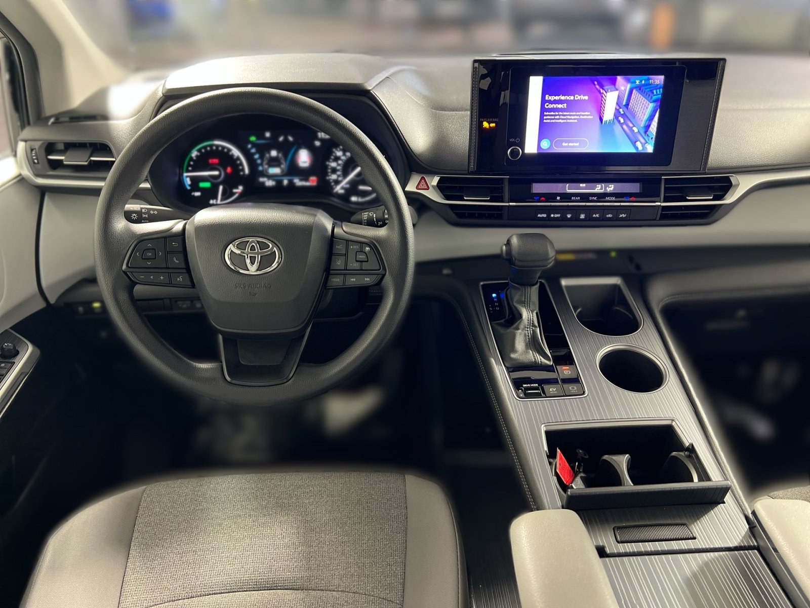 Used 2025 Toyota Sienna LE FWD image 23